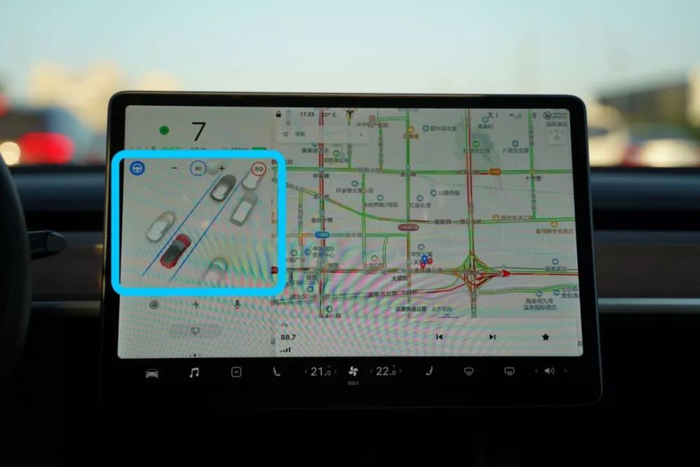 特斯拉软件迭代史：8 年更新后终于带来了卡拉 OK