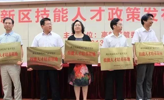 西安信息职业大学,代码:3108,“拍了拍”你,Hey!快来了解这所在古城西安里乘风破浪的大学