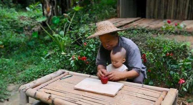 阿木爷爷外网走红！2亿人围观：中国最牛设计师……