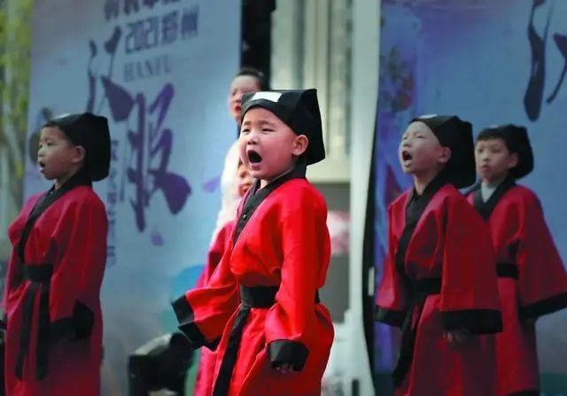 闵行10岁少年亮相《2022中国诗词大会》，还编了诗词软件将国学融入科创