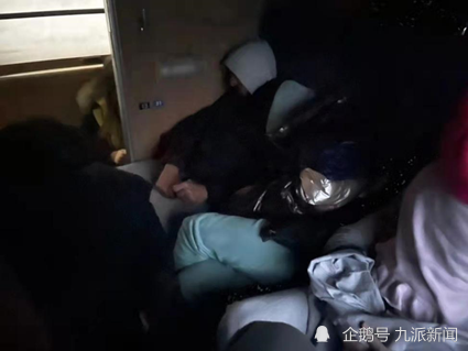 在乌华人坐30个小时火车去波兰：妇女儿童才能上车，地上都是人，像“蜘蛛侠”抓着栏杆去上厕所