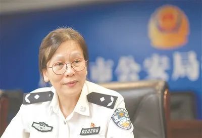 第一代接警员杨蕴华：耕耘最久的“110”人，一生缠绕生命“线”