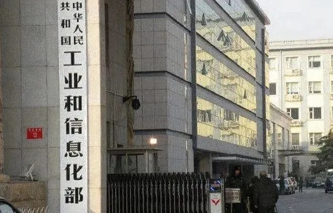 周一7：30｜三头六臂在汽车行业服务创新技能比武中摘得桂冠；宁德时代同华为终端、奇瑞集团达成战略合作；欧盟就碳关税达成协议