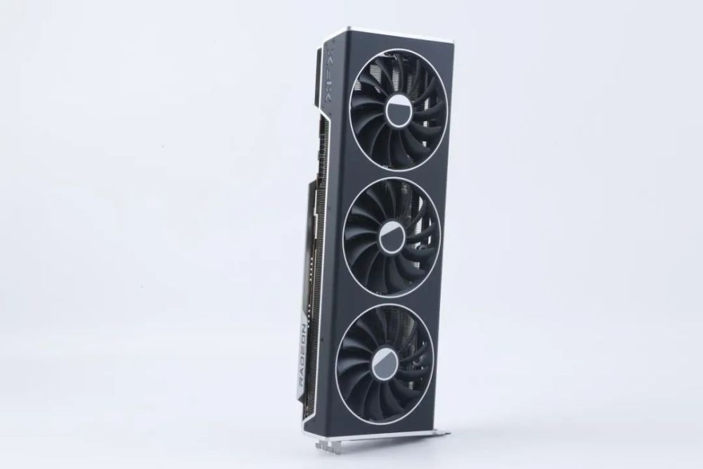 争锋顶级游戏市场的冷酷黑武士——XFX讯景RX 7900 XTX/7900 XT海外版Pro完全体验