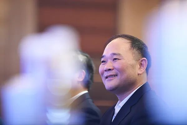 矛盾李书福