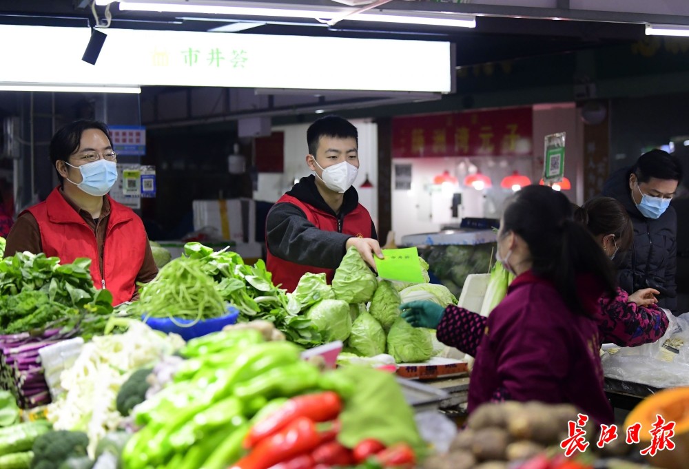 菜品智慧称重量足，食品扫码溯源清晰，老百姓的菜篮子拎出了幸福感