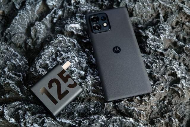 硬核旗舰moto X40首发体验：携二代骁龙8与IP68防护加持，实测稳了